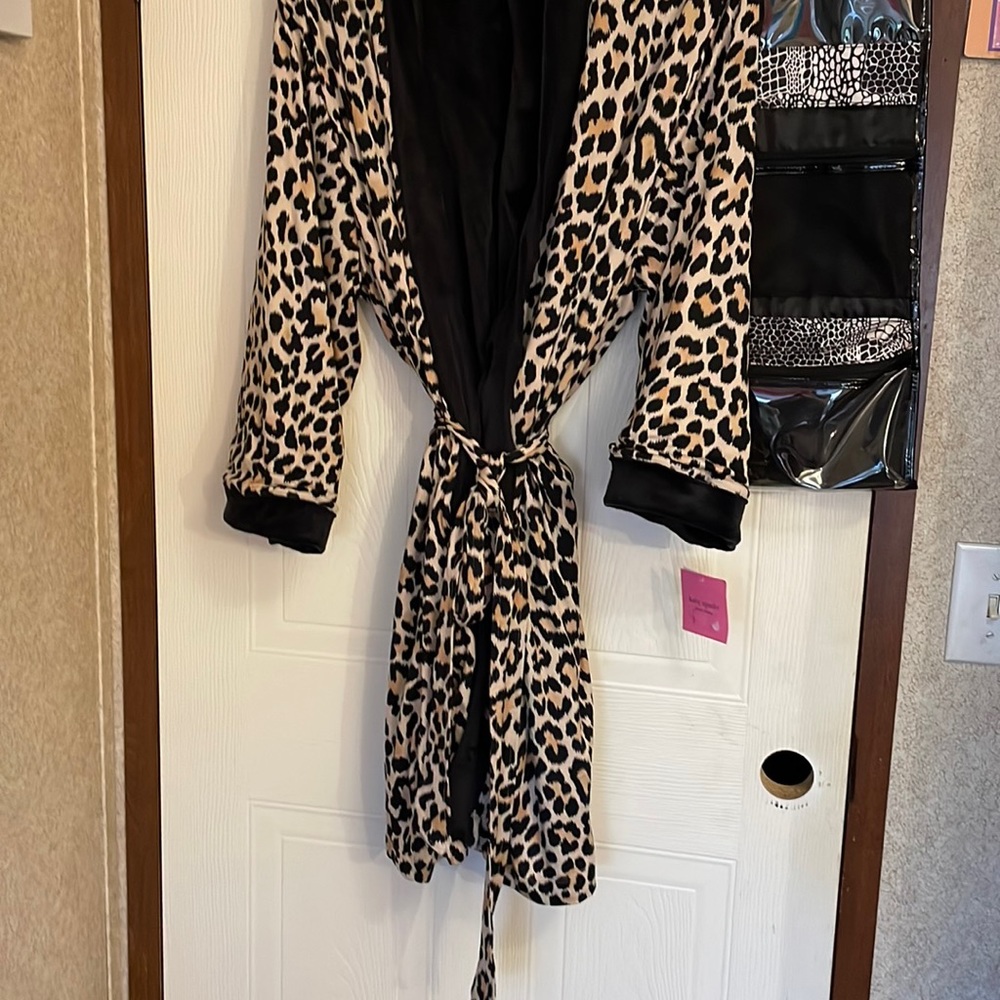 Leopard print Kate spade bath robe never used new with tags
